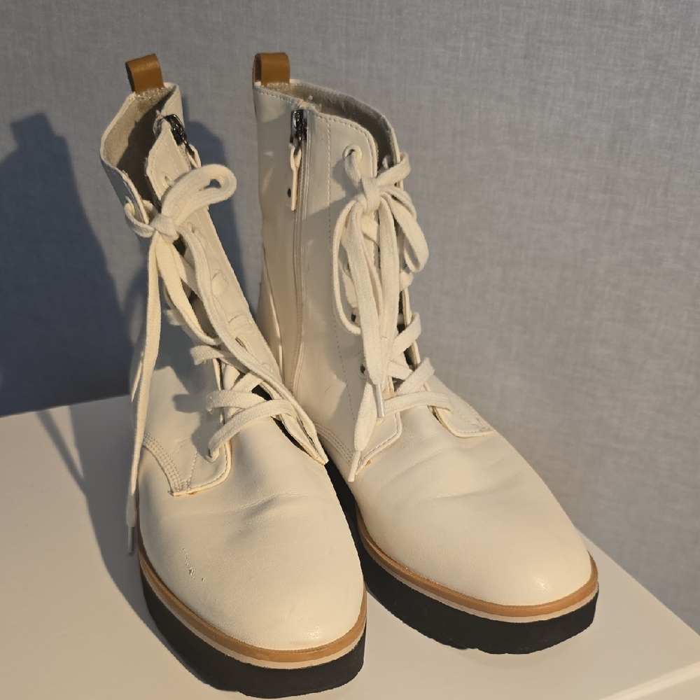Dr. Scholl's Women's Cream Lace-Up Combat Boots